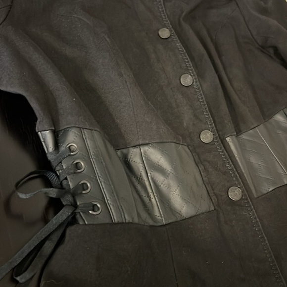 Disney Alice Through The Looking Glass Red Queen Trench Coat Hot Topic Size LG - Picture 11 of 16